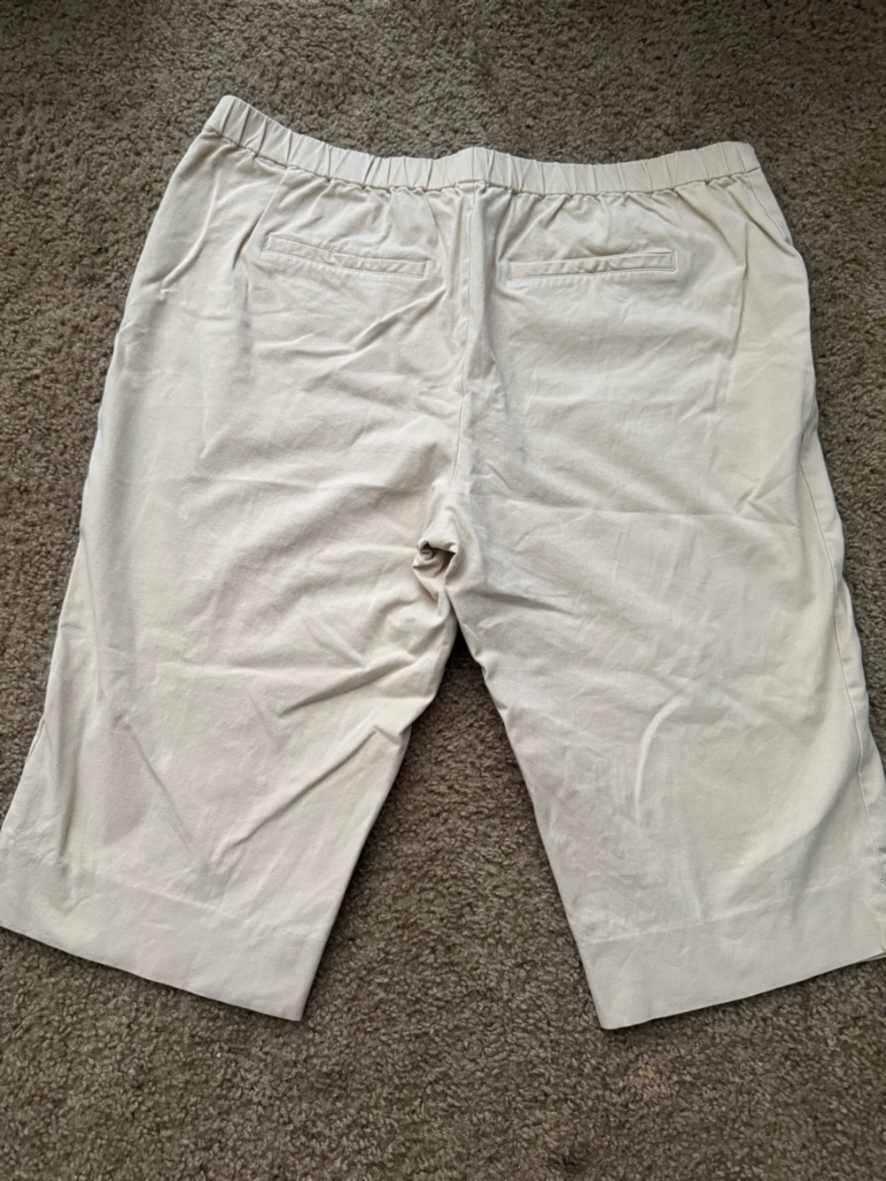 Isaac Mizrahi Cream Flat-Front Knee-Length Women’s Shorts - Picture 2 of 5